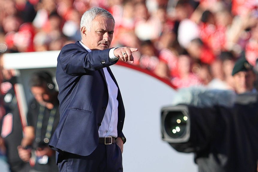 Pouco golo, frágil nos descontos e Luz vira problema. Mourinho em alerta