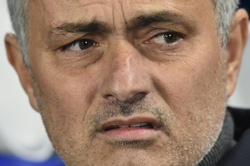 Treinador do Benfica José Mourinho de luto