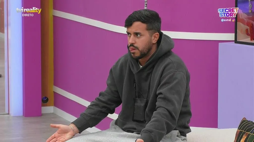 Pedro Jorge desabafa sozinho no quarto e defende Liliana: “Dizerem isso é grave, neste caso a uma mulher”