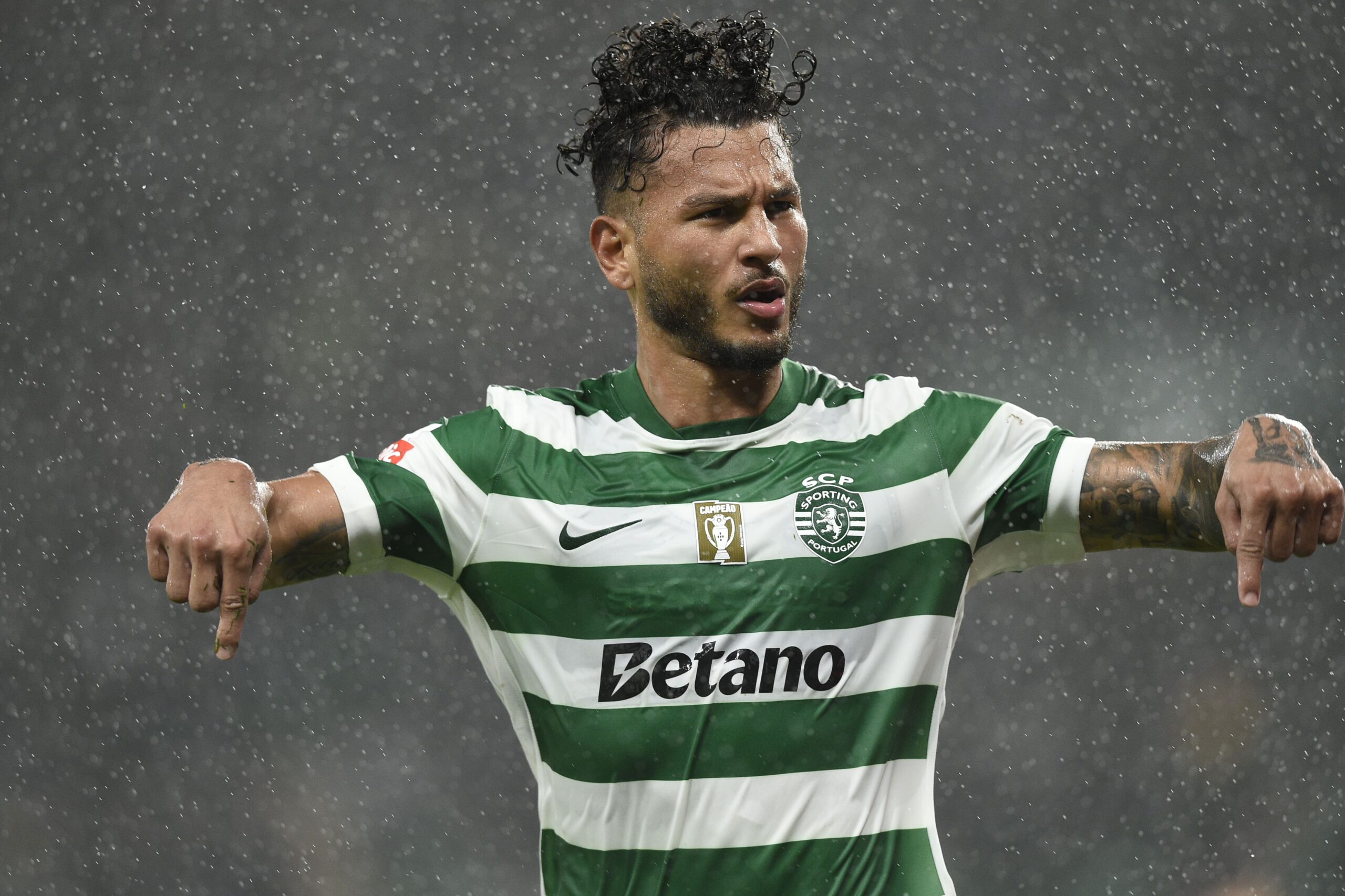 Defesa formado no Real Madrid assume: “Luis Suárez é muito perigoso…”