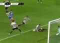 (VÍDEO) FC Porto pediu penálti duas vezes no mesmo lance