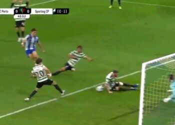 (VÍDEO) FC Porto pediu penálti duas vezes no mesmo lance