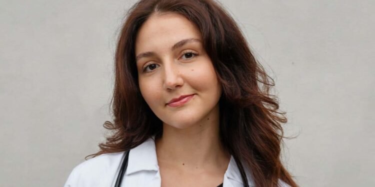 Bruna Martins, estudante de medicina da Universidade do Minho, parte aos 22 anos