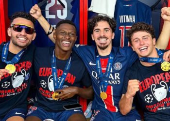 João Neves, Nuno Mendes, Gonçalo Ramos e Vitinha recebidos por Macron após título do PSG
