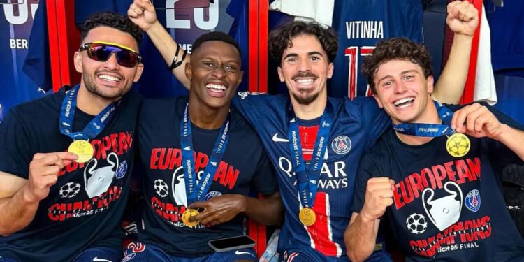 João Neves, Nuno Mendes, Gonçalo Ramos e Vitinha recebidos por Macron após título do PSG
