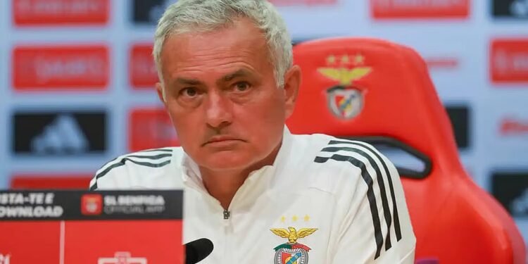 Mourinho diz ter “99%” de hipóteses de ficar no Benfica, mas não afasta Real Madrid: “Depende da proposta e do que querem de mim”