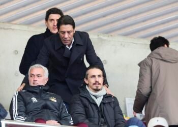 Silêncio de Mourinho gera incómodo na Luz