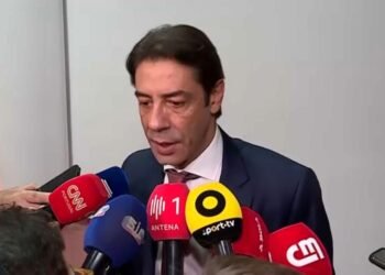 Rui Costa contestado pelos adeptos e assobios após empate do Benfica