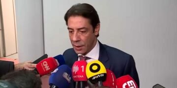 Rui Costa contestado pelos adeptos e assobios após empate do Benfica
