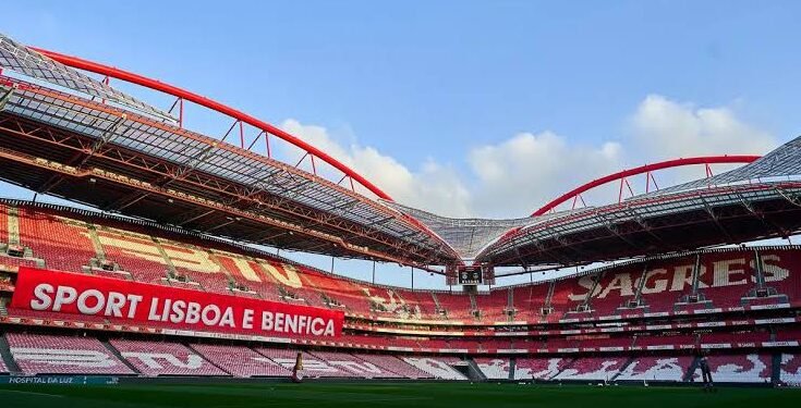 CMVM exige esclarecimento ao Benfica sobre a situação de José Mourinho