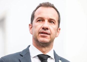 Sporting planeia revolução nas alas após fechar quatro trunfos para o meio-campo