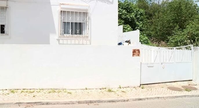 Jovem internado em estado crítico após crime violento em Odivelas